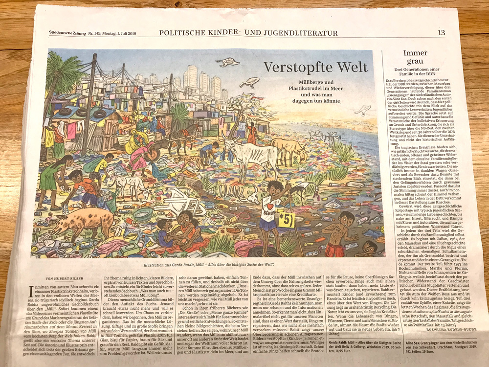 Zeitungsseite der Süddeutschen Zeitung mit einem halbseitigen Artikel über das Müllbuch
